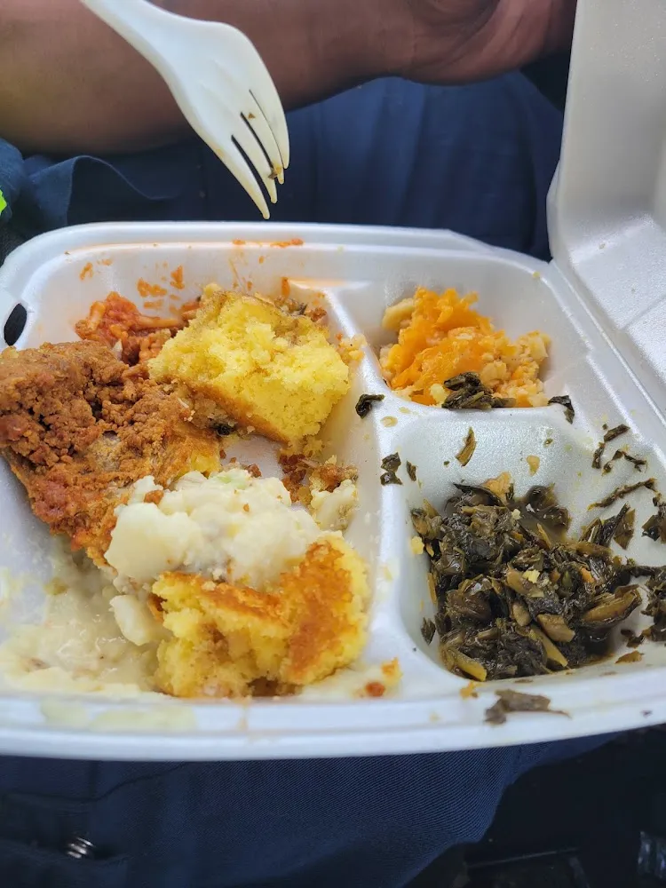 Chitterlings w Cornbread Meal 2 Sides